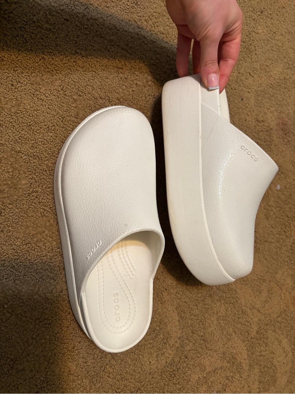 CROCS Women's White Dylan clogs